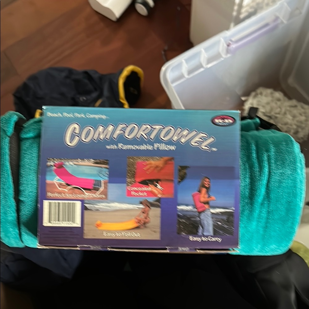 Comfortowel with Removable Pillow in Teal